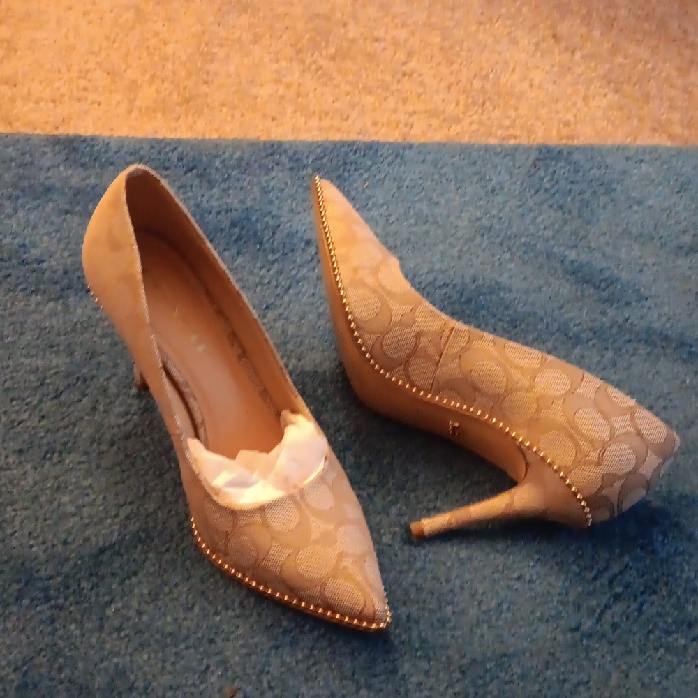 Shoes heels Coach signature
